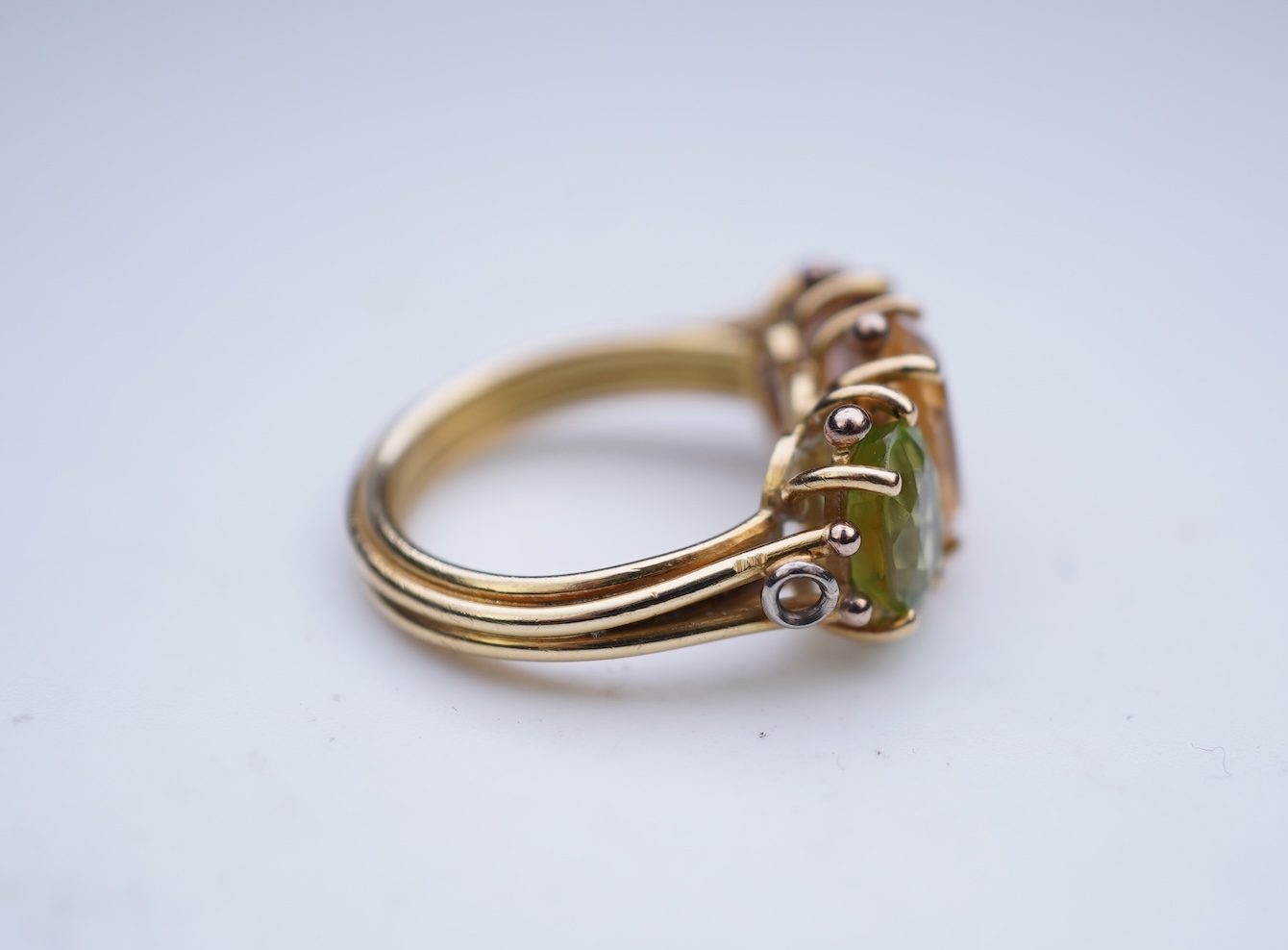 A multi-gem ring